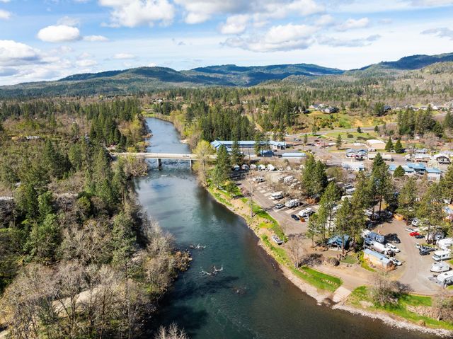 15 Black Oak Drive, Shady Cove, OR 97539