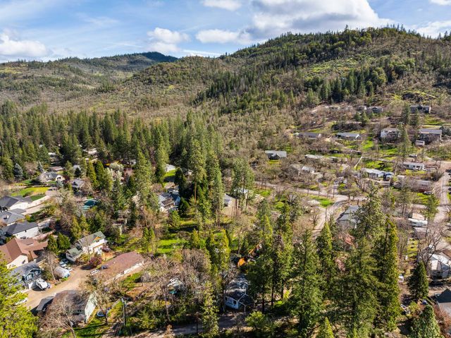 15 Black Oak Drive, Shady Cove, OR 97539