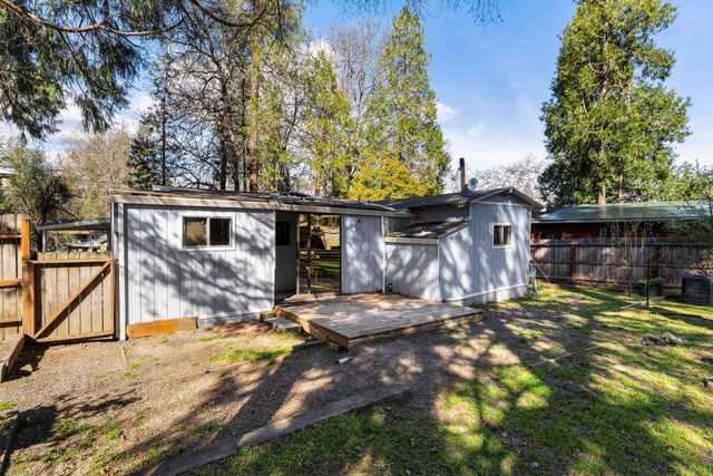 15 Black Oak Drive, Shady Cove, OR 97539