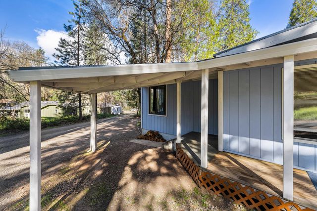 15 Black Oak Drive, Shady Cove, OR 97539