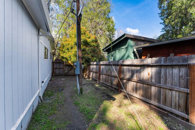 15 Black Oak Drive, Shady Cove, OR 97539