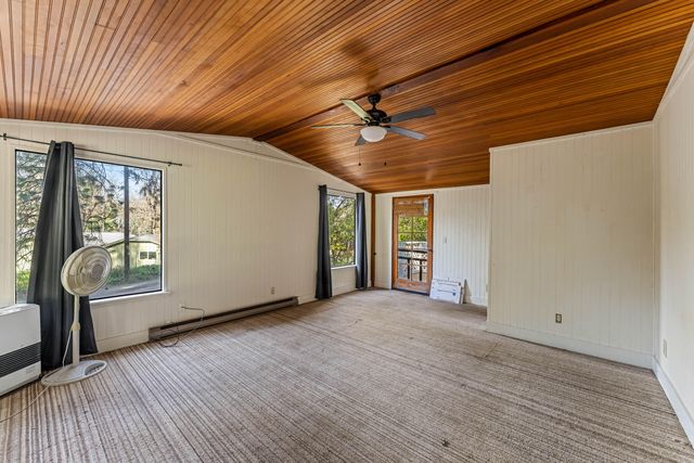 15 Black Oak Drive, Shady Cove, OR 97539