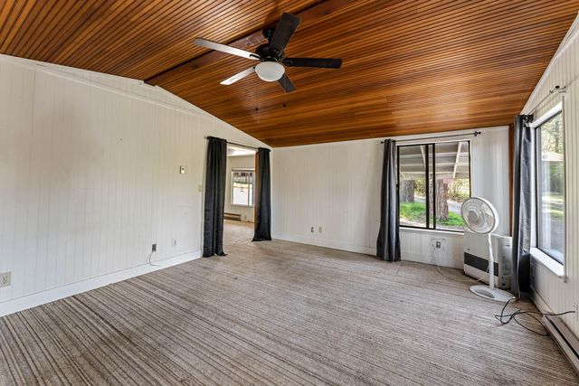 15 Black Oak Drive, Shady Cove, OR 97539