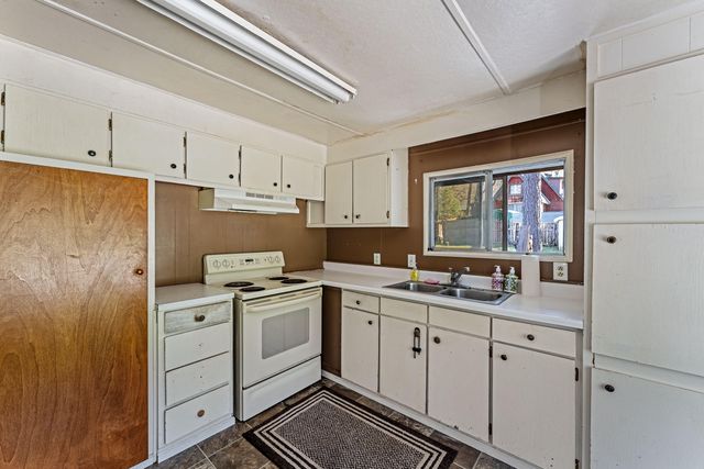 15 Black Oak Drive, Shady Cove, OR 97539