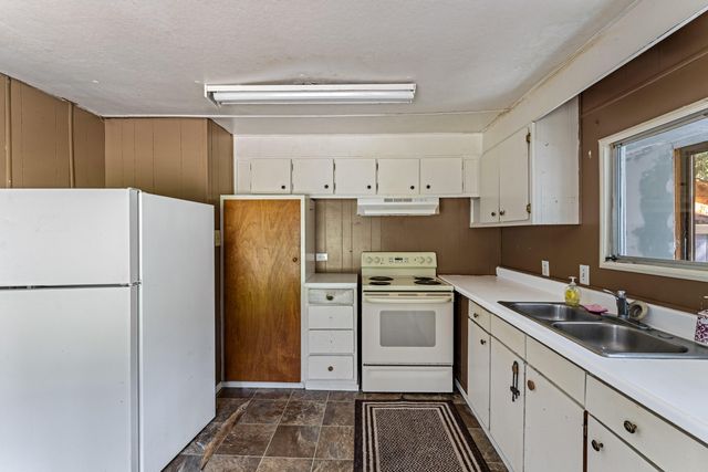 15 Black Oak Drive, Shady Cove, OR 97539