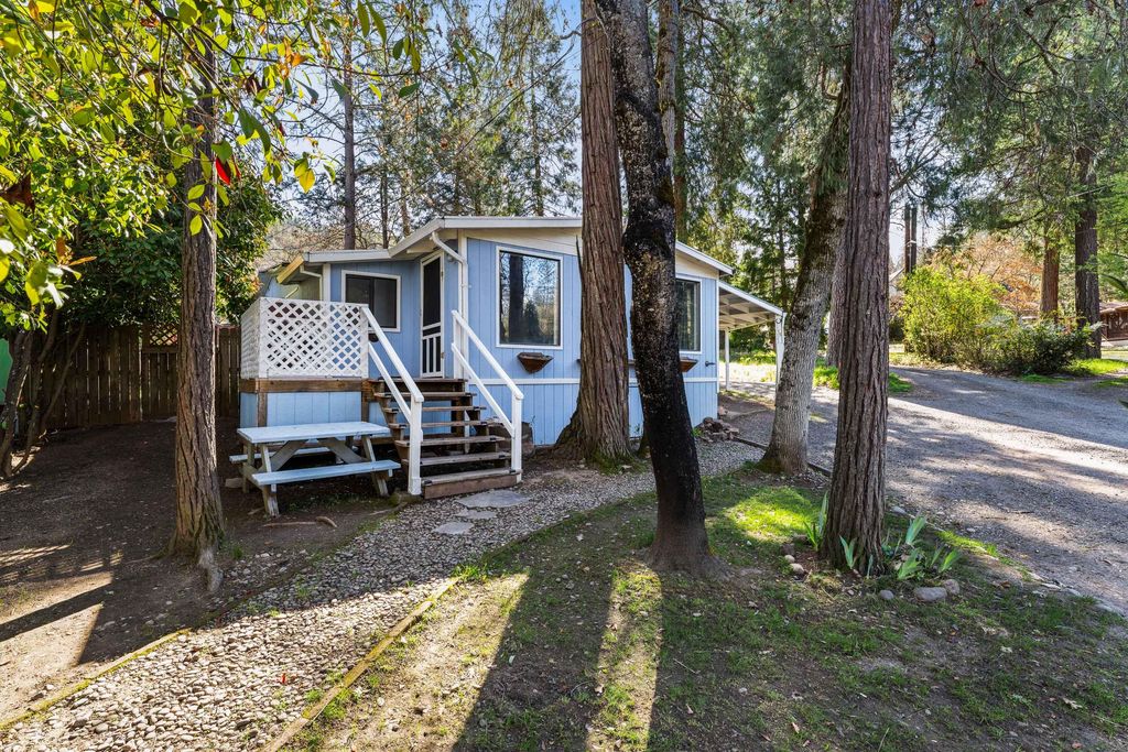 15 Black Oak Drive, Shady Cove, OR 97539