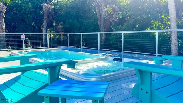 543 Gulf LN, Upper Captiva, FL 33924