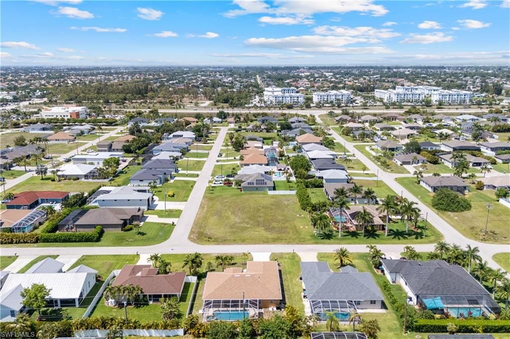 Image 10 of property listing at 2228 26th TER, Cape Coral, FL 33914