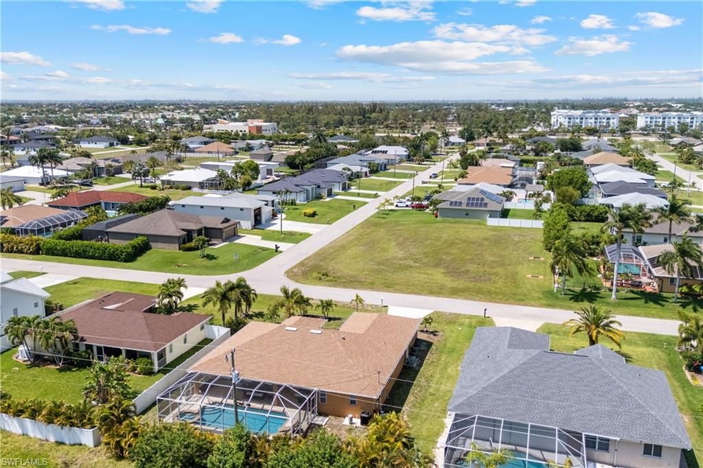 Image 7 of property listing at 2228 26th TER, Cape Coral, FL 33914