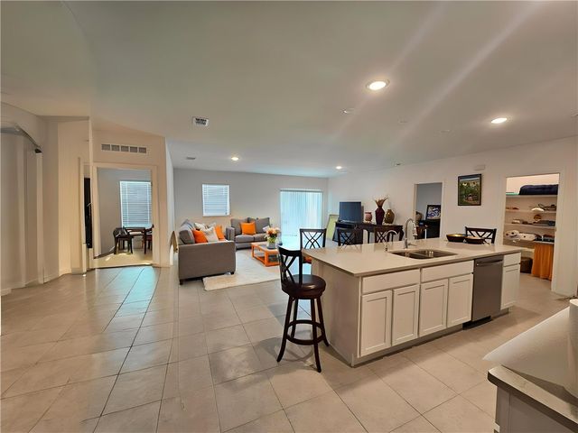 8445 101st Court, Vero Beach, FL 32967