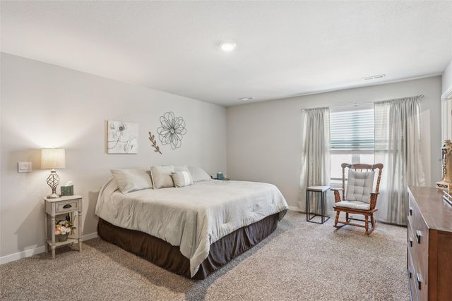5504 144th Street, Urbandale, IA 50323