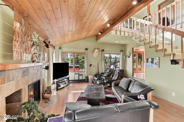 7051 Lake O The Hills Circle, Anchorage, AK 99516