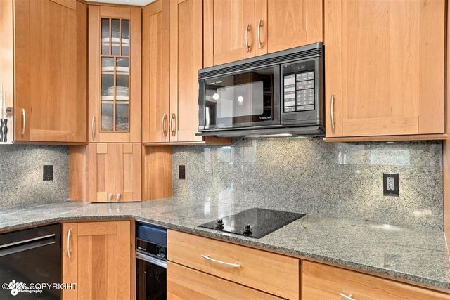 7051 Lake O The Hills Circle, Anchorage, AK 99516