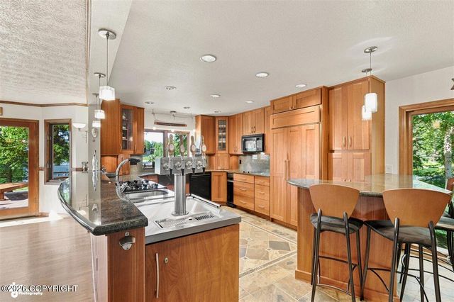 7051 Lake O The Hills Circle, Anchorage, AK 99516