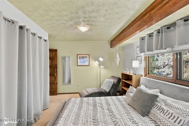 7051 Lake O The Hills Circle, Anchorage, AK 99516