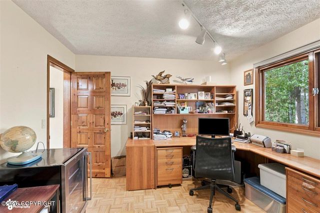 7051 Lake O The Hills Circle, Anchorage, AK 99516