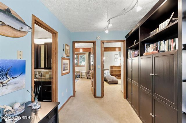 7051 Lake O The Hills Circle, Anchorage, AK 99516