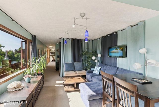 7051 Lake O The Hills Circle, Anchorage, AK 99516