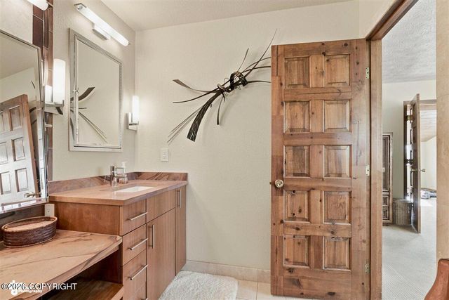 7051 Lake O The Hills Circle, Anchorage, AK 99516