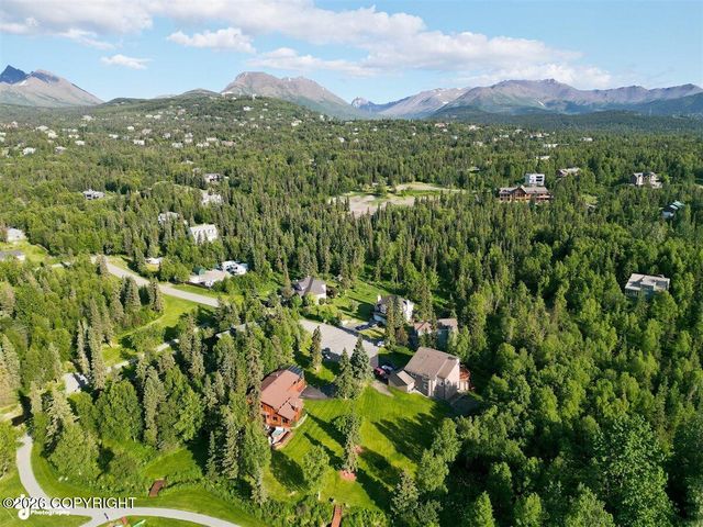 7051 Lake O The Hills Circle, Anchorage, AK 99516