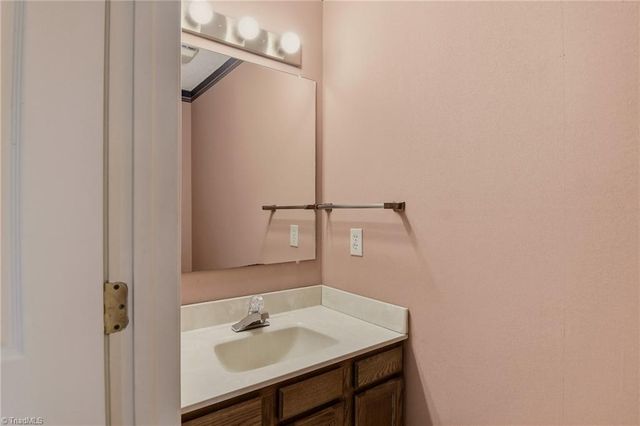 187 Spyglass Drive, Advance, NC 27006