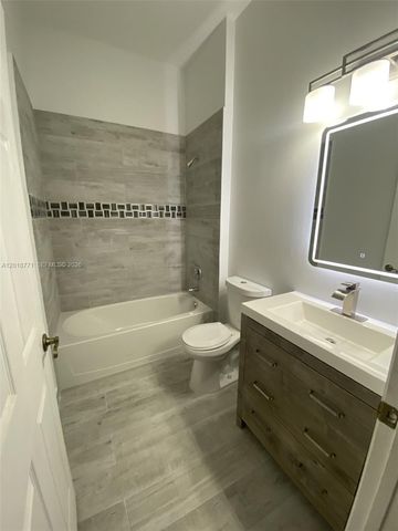 4404 E Whitewater Ave, Weston, FL 33332