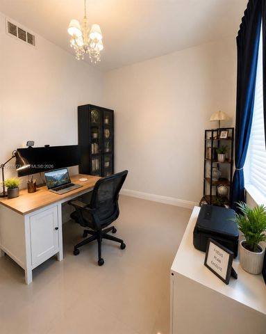 4404 E Whitewater Ave, Weston, FL 33332