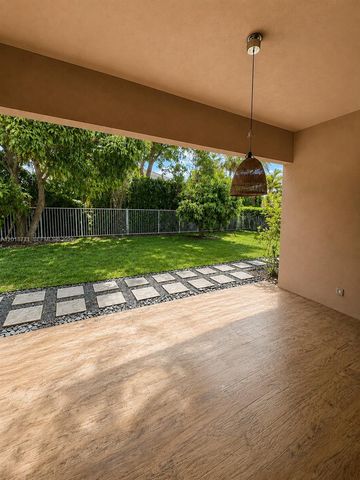4404 E Whitewater Ave, Weston, FL 33332