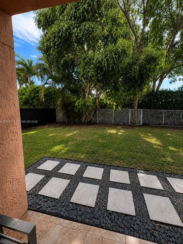 4404 E Whitewater Ave, Weston, FL 33332