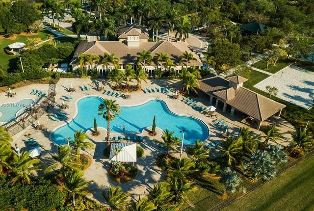 4404 E Whitewater Ave, Weston, FL 33332