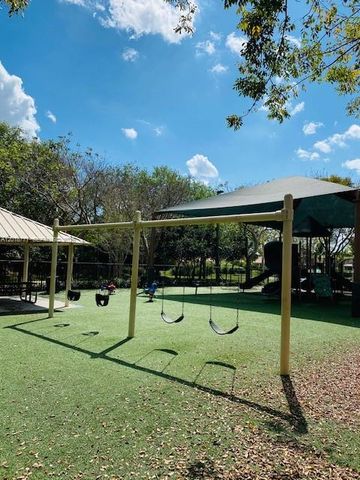 4404 E Whitewater Ave, Weston, FL 33332