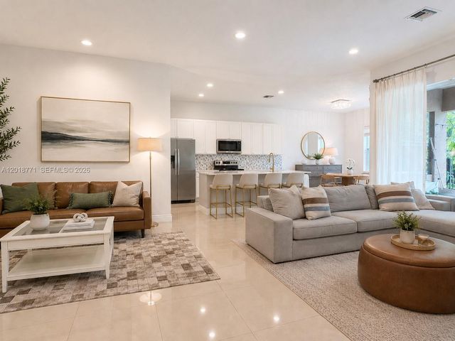 4404 E Whitewater Ave, Weston, FL 33332