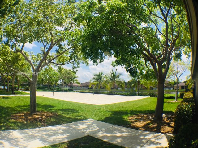 4404 E Whitewater Ave, Weston, FL 33332