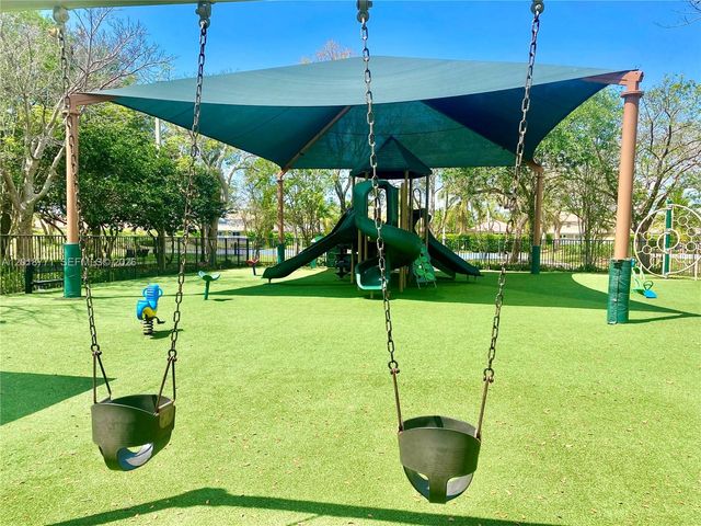 4404 E Whitewater Ave, Weston, FL 33332