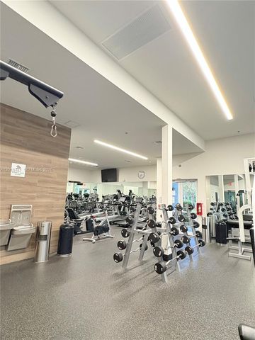 4404 E Whitewater Ave, Weston, FL 33332