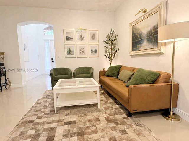 4404 E Whitewater Ave, Weston, FL 33332
