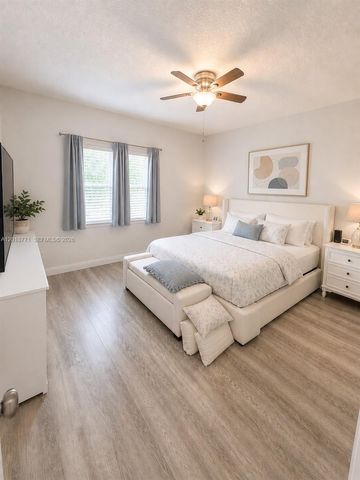 4404 E Whitewater Ave, Weston, FL 33332