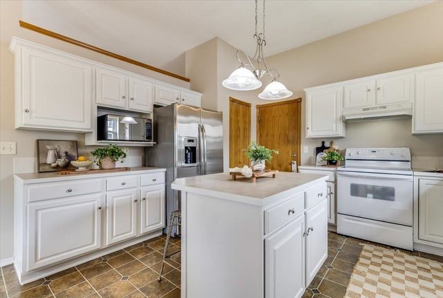 2308 N Brandon Cir, Wichita, KS 67226