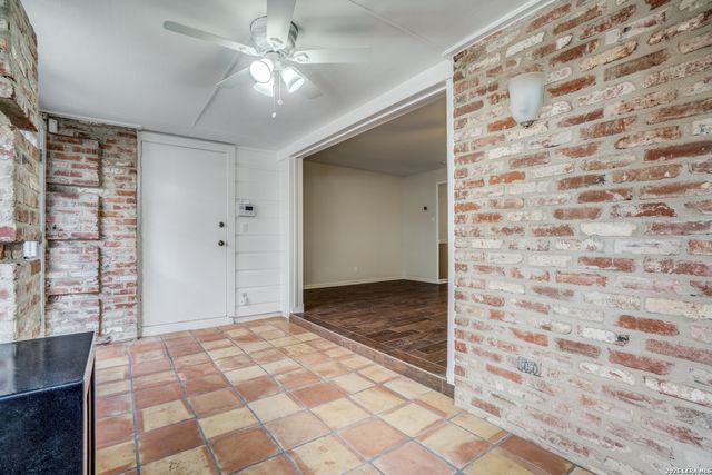 122 E Terra Alta Dr Apt 21, San Antonio, TX 78209