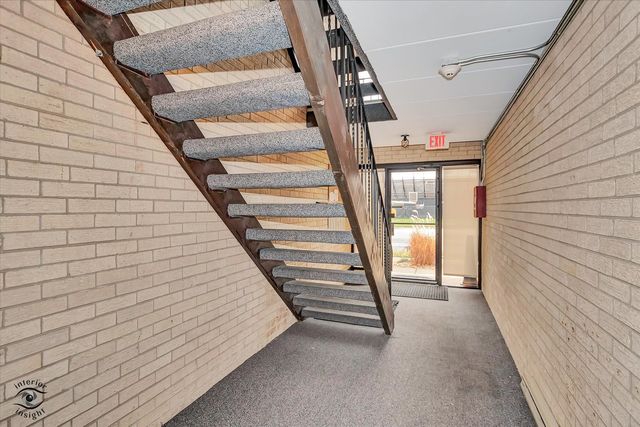10538 Central Avenue 1-S, Chicago Ridge, IL 60415