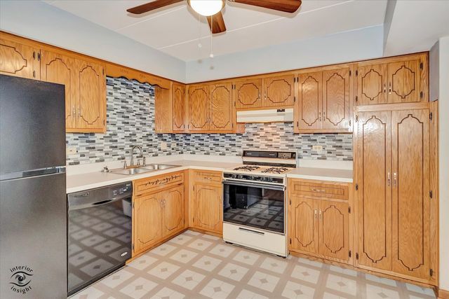 10538 Central Avenue 1-S, Chicago Ridge, IL 60415