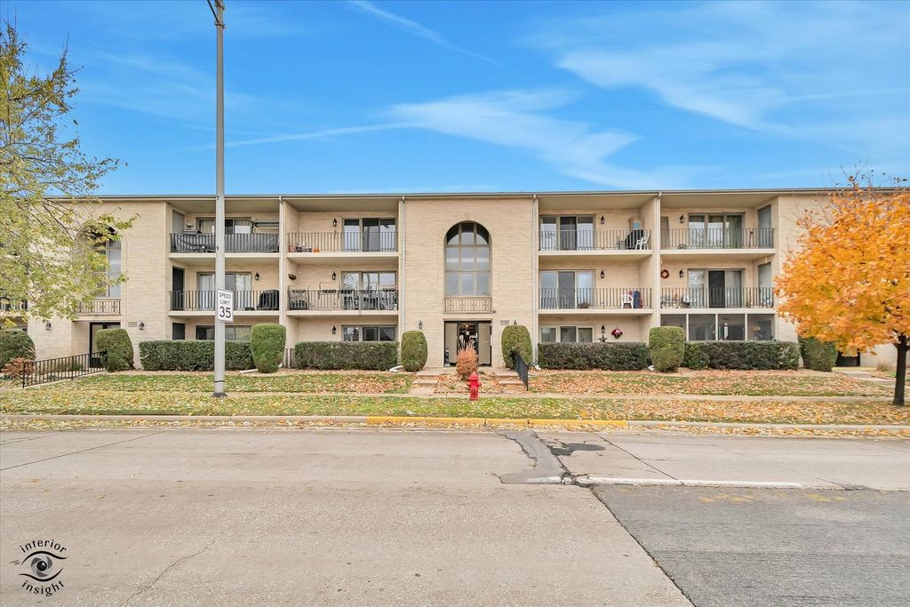 10538 Central Avenue 1-S, Chicago Ridge, IL 60415