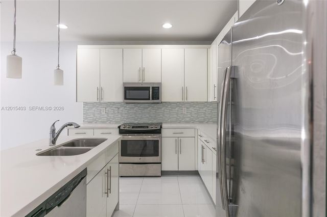 2610 NE 213th St 103, Miami, FL 33180