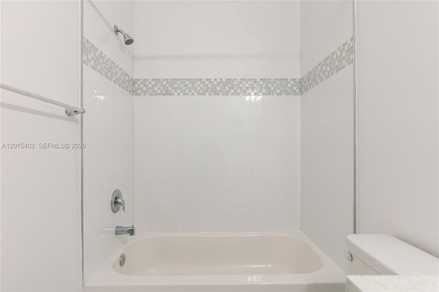 2610 NE 213th St 103, Miami, FL 33180