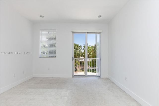 2610 NE 213th St 103, Miami, FL 33180