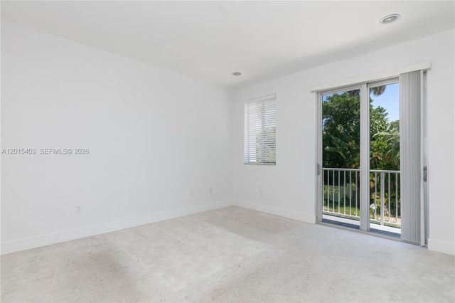 2610 NE 213th St 103, Miami, FL 33180