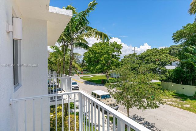 2610 NE 213th St 103, Miami, FL 33180