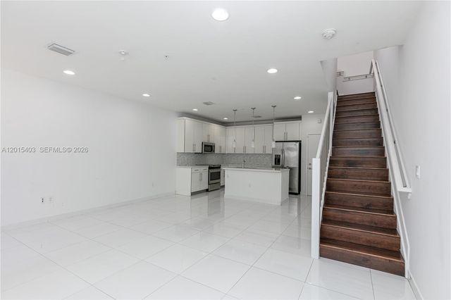 2610 NE 213th St 103, Miami, FL 33180
