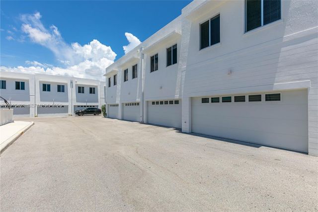 2610 NE 213th St 103, Miami, FL 33180