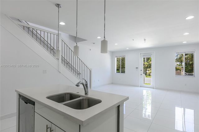 2610 NE 213th St 103, Miami, FL 33180